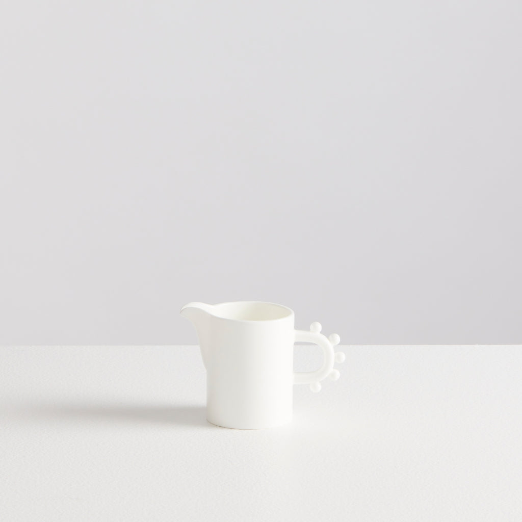 Pot à lait Pomponette en porcelaine – blanc — Joruniq