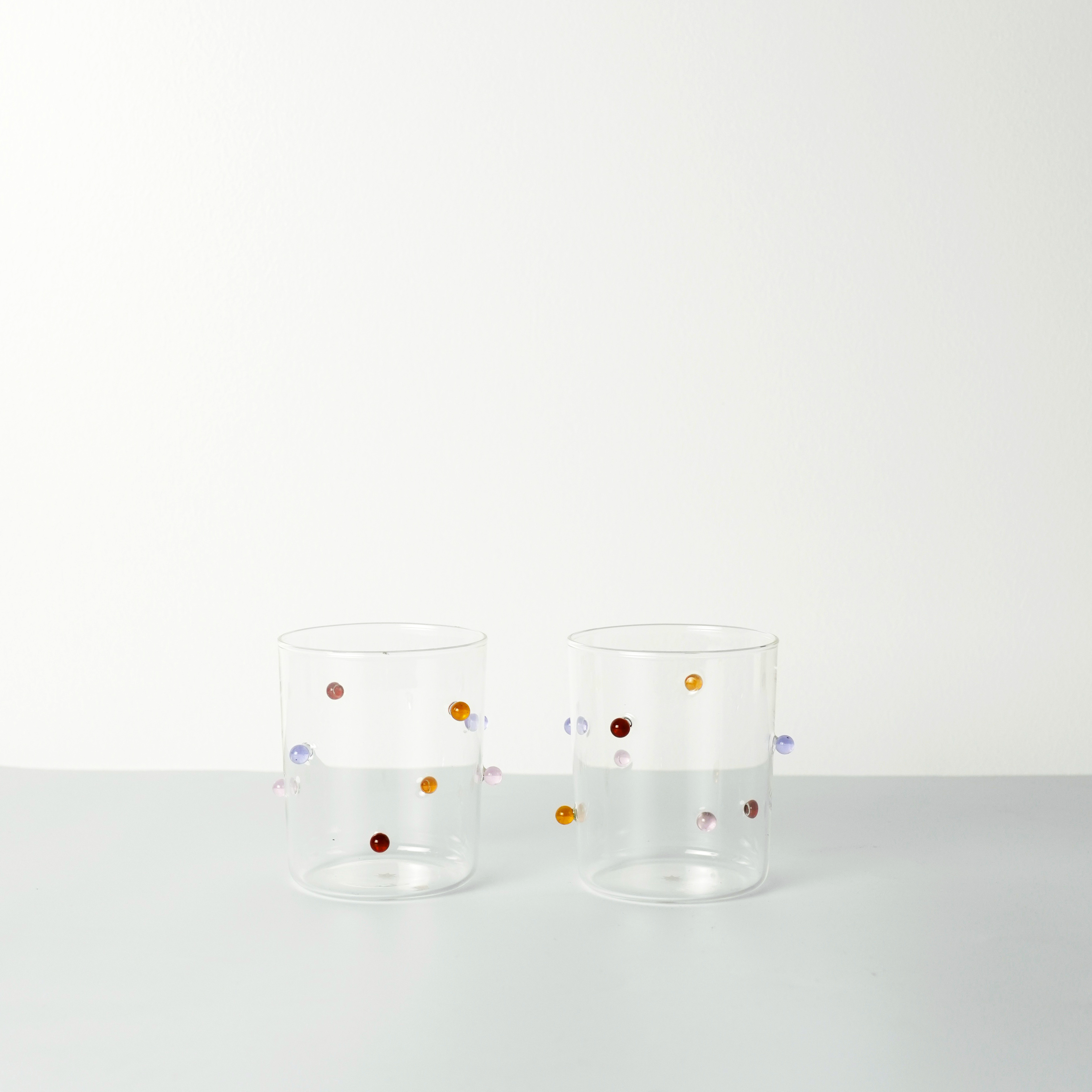 Lot de 2 gobelets moyens Pomponette – transparent et multicolore — Joruniq