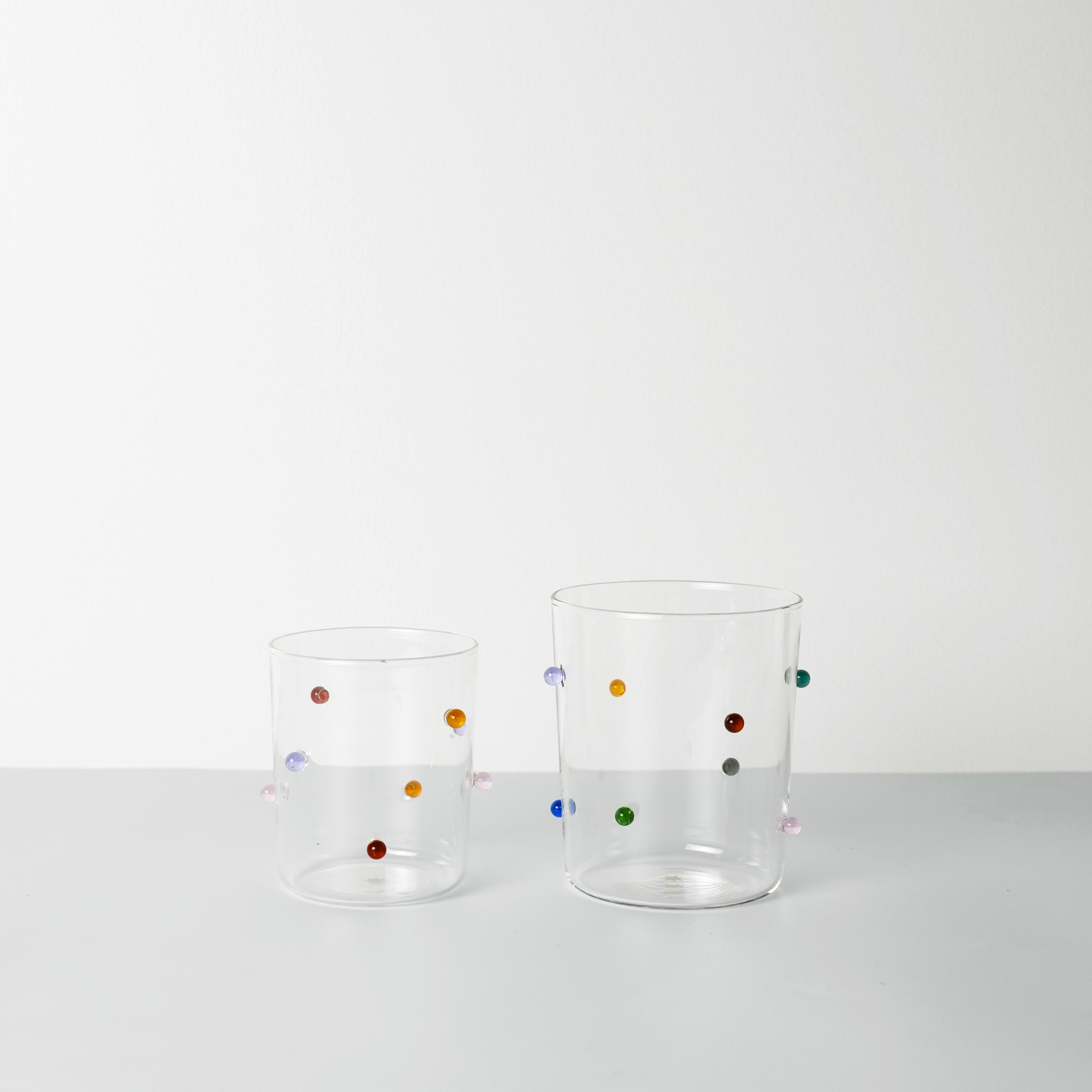 Lot de 2 gobelets moyens Pomponette – transparent et multicolore — Joruniq